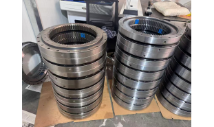 Recently, a batch order of high-precision slewing bearings produced by our company for a European client passed acceptance. These bearings are used in solar energy equipment and require extremely high